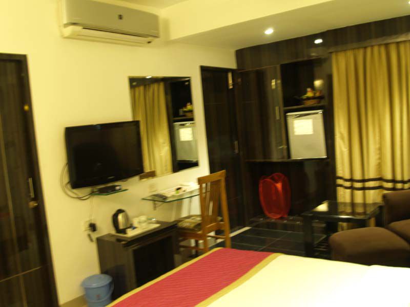 โรงแรมศรี นานัค คอนทิเนนทัล เดลี ภายนอก รูปภาพ