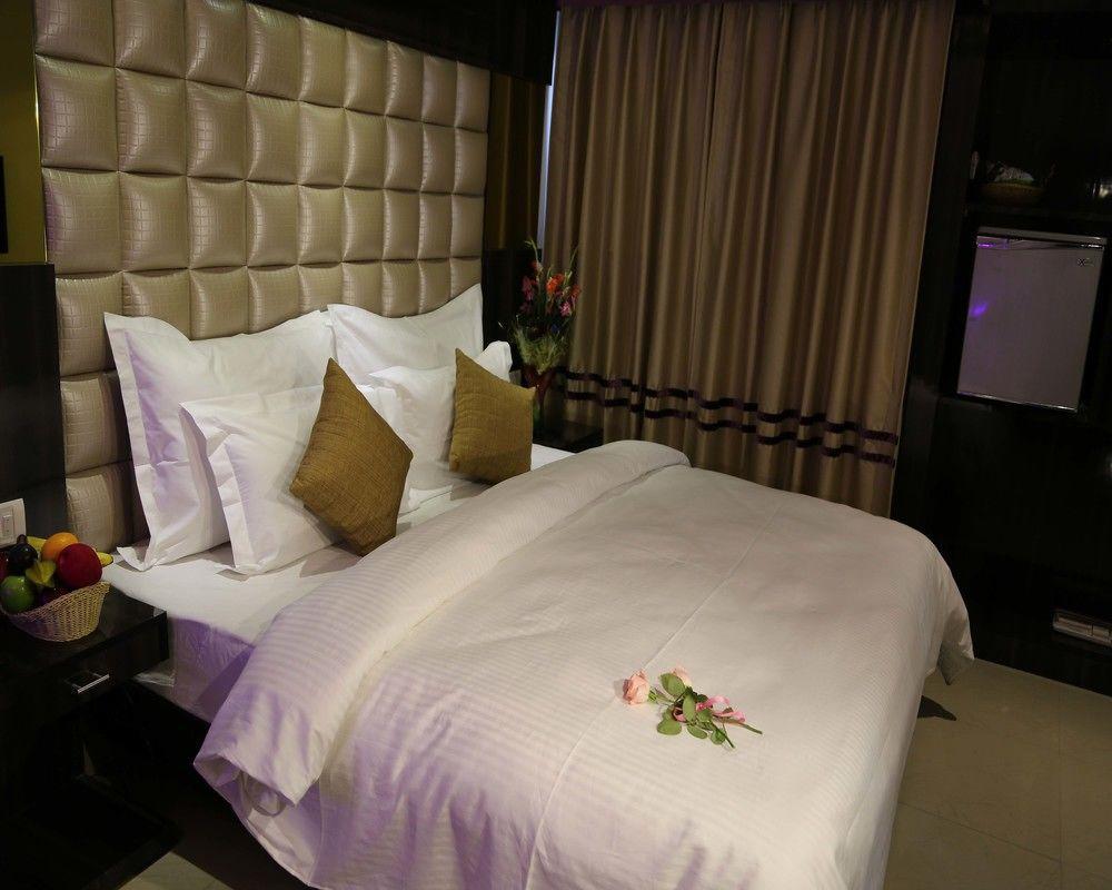 โรงแรมศรี นานัค คอนทิเนนทัล เดลี ภายนอก รูปภาพ