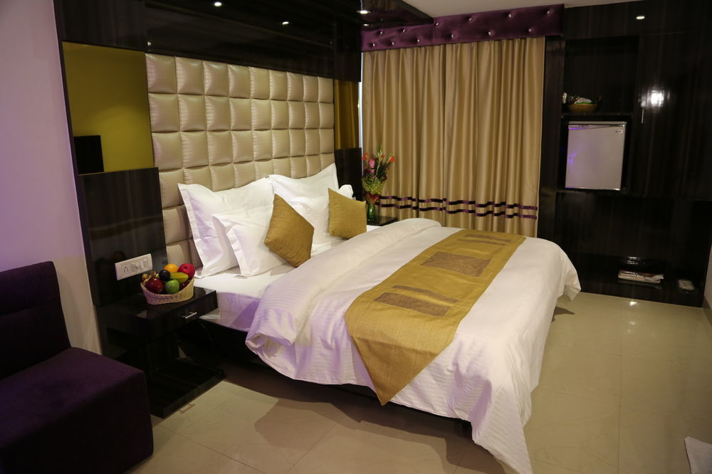โรงแรมศรี นานัค คอนทิเนนทัล เดลี ภายนอก รูปภาพ