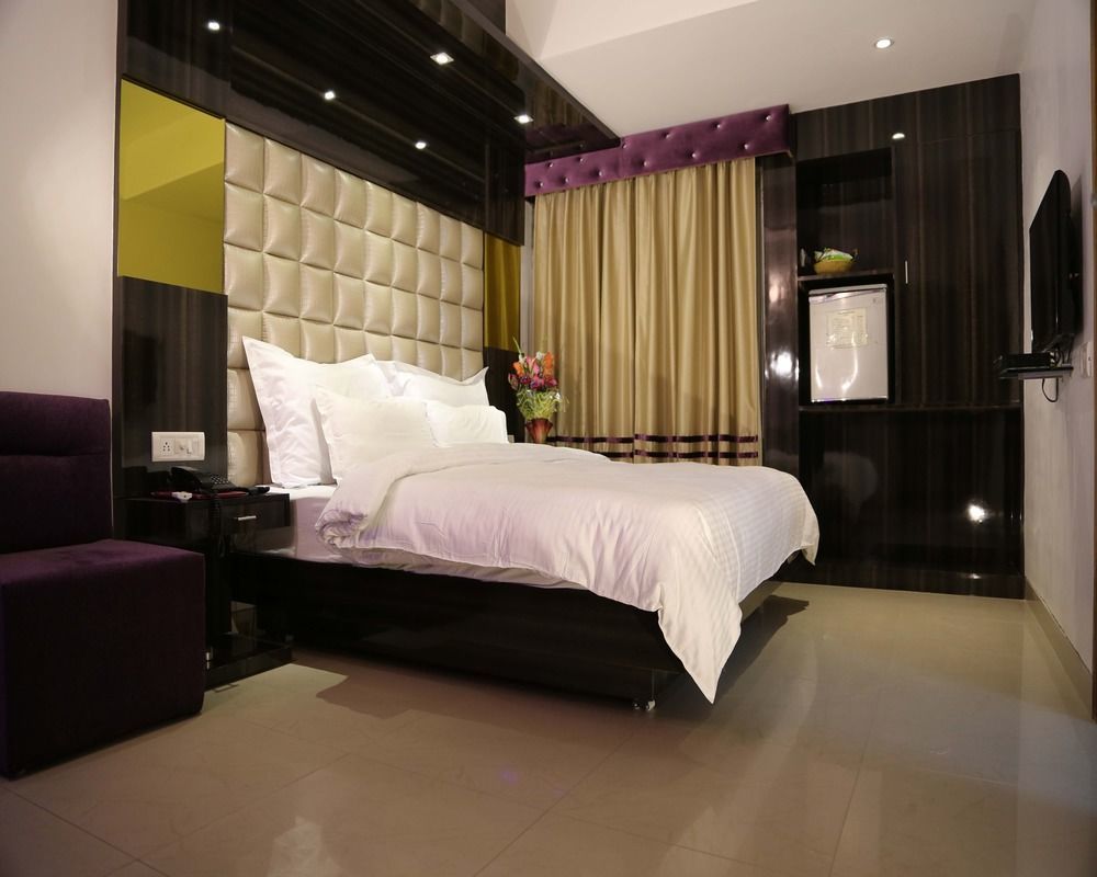 โรงแรมศรี นานัค คอนทิเนนทัล เดลี ภายนอก รูปภาพ