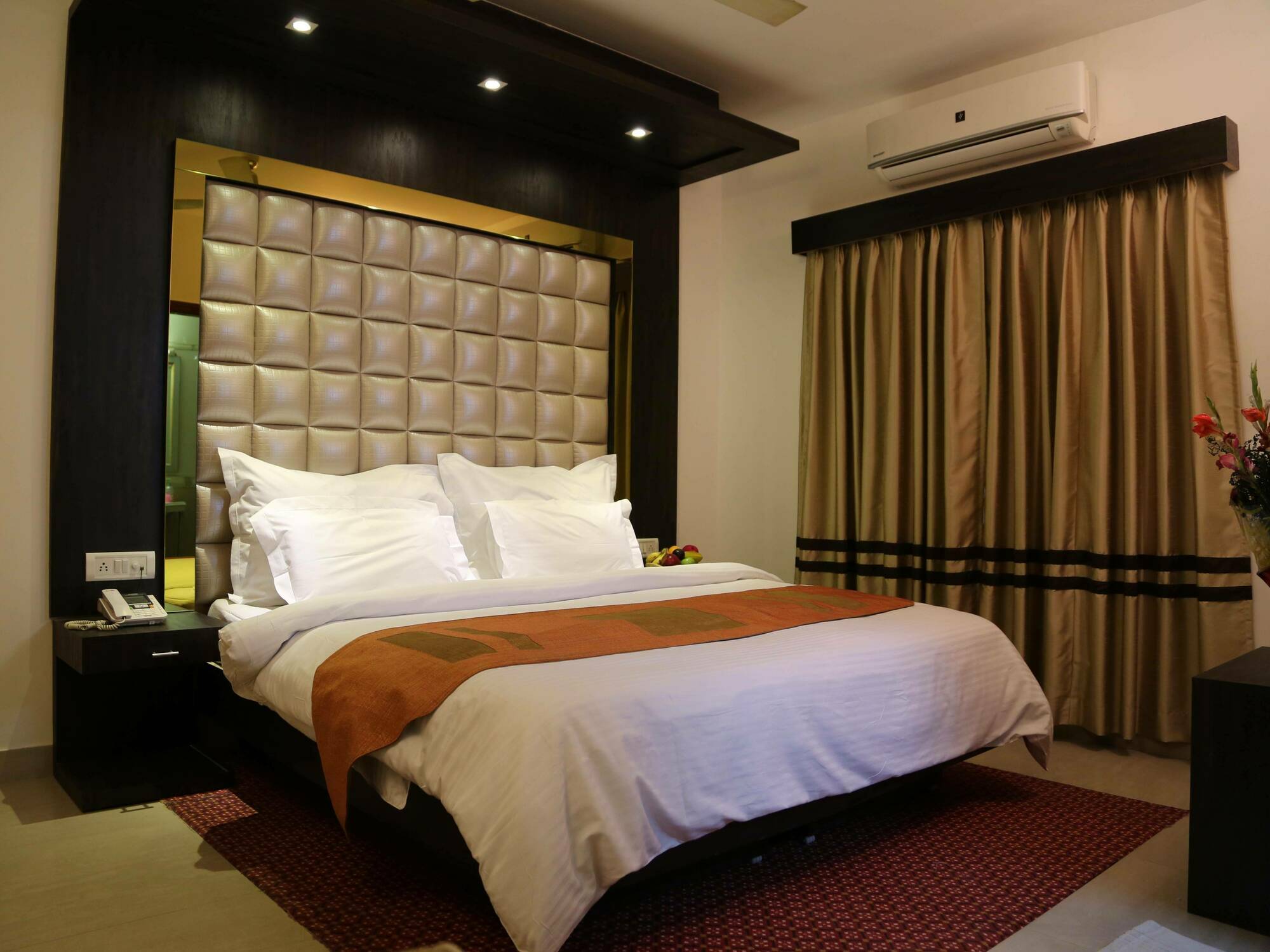 โรงแรมศรี นานัค คอนทิเนนทัล เดลี ภายนอก รูปภาพ
